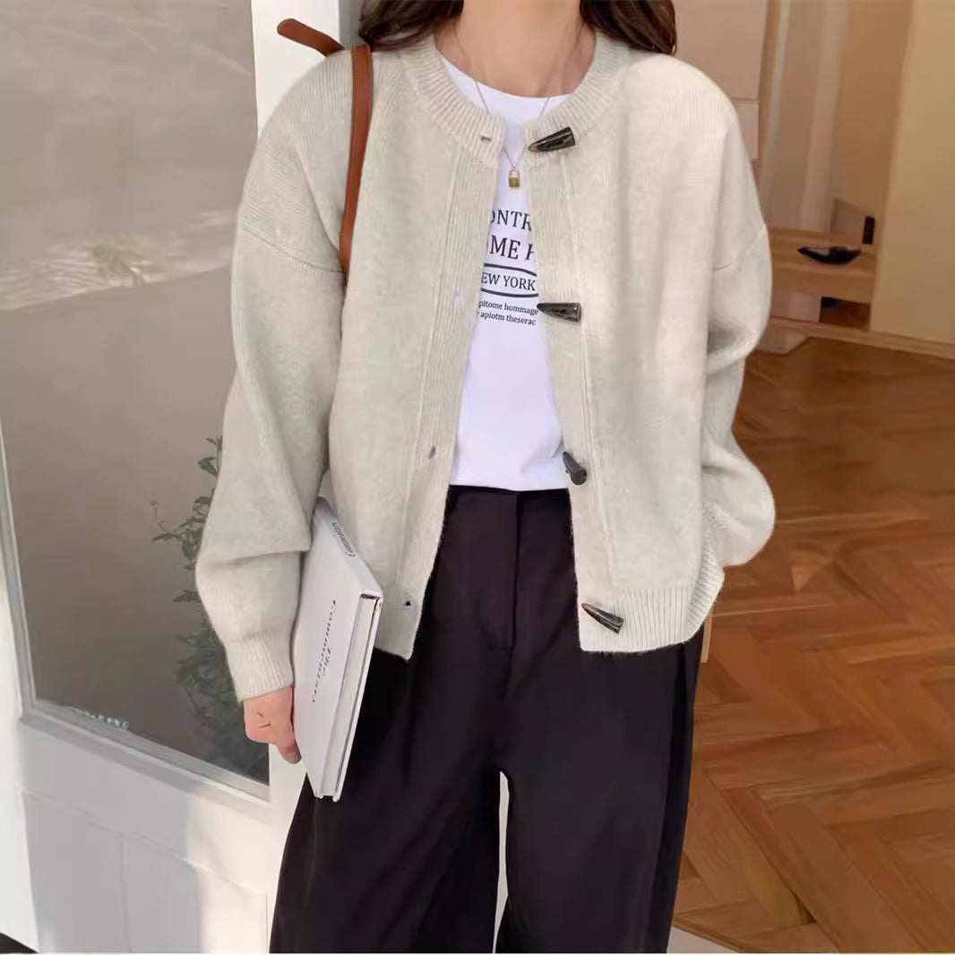 Kvinnors cardigan med eleganta knapppdetaljer Mirla-Eva Jonsson