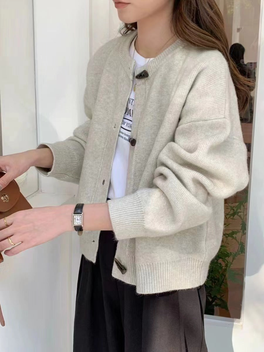 Kvinnors cardigan med eleganta knapppdetaljer Mirla-Eva Jonsson