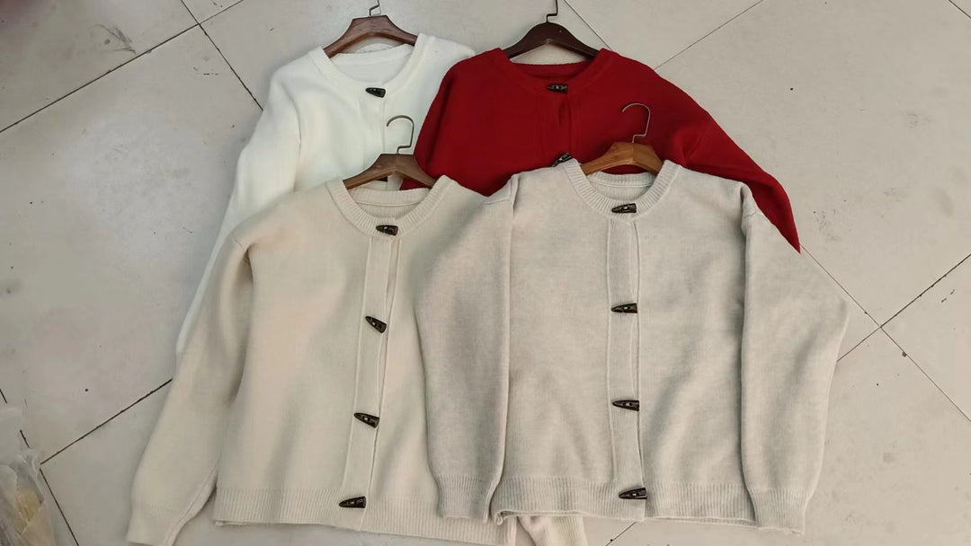 Kvinnors cardigan med eleganta knapppdetaljer Mirla-Eva Jonsson