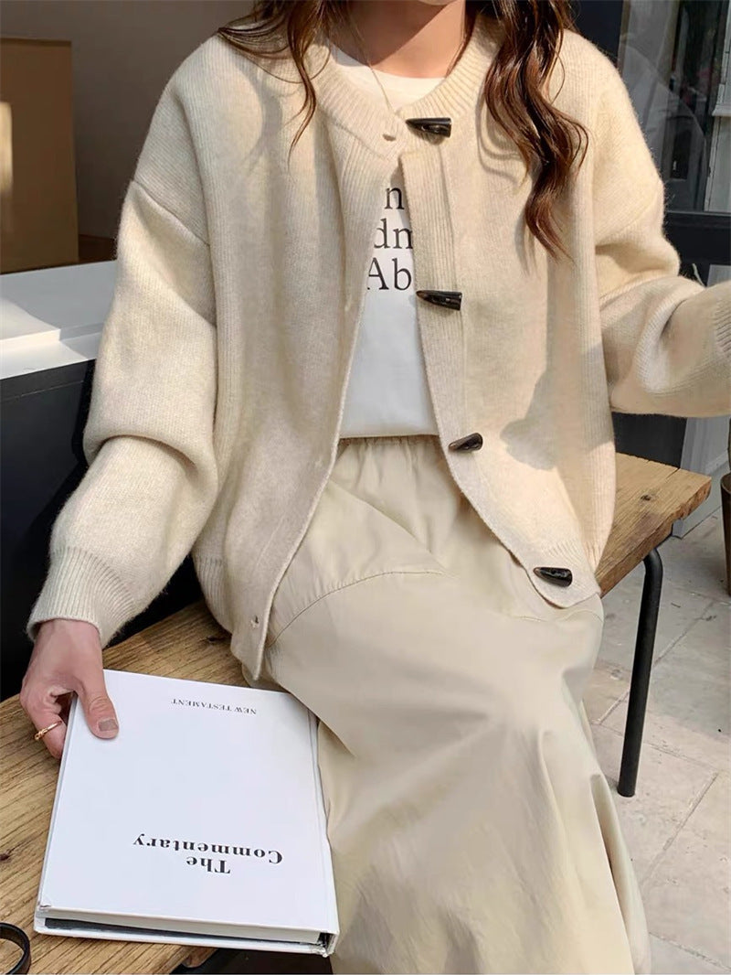 Kvinnors cardigan med eleganta knapppdetaljer Mirla-Eva Jonsson