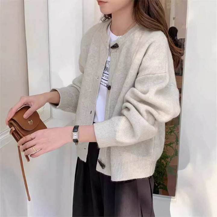 Kvinnors cardigan med eleganta knapppdetaljer Mirla-Eva Jonsson
