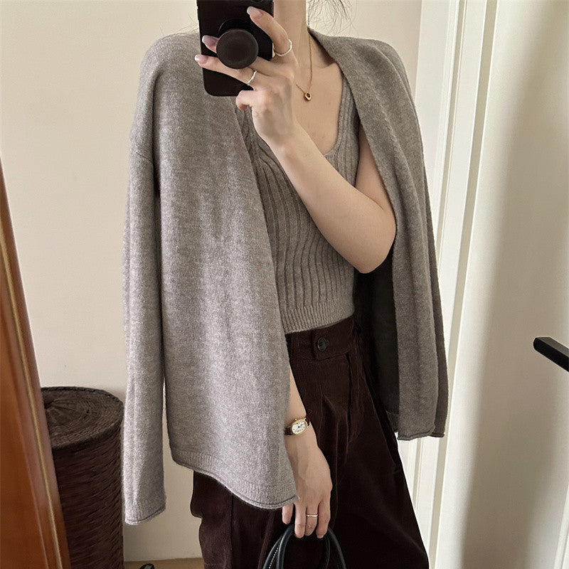Kvinnors cardigan med en avslappnad skärning och mjukt material Mirla-Eva Jonsson