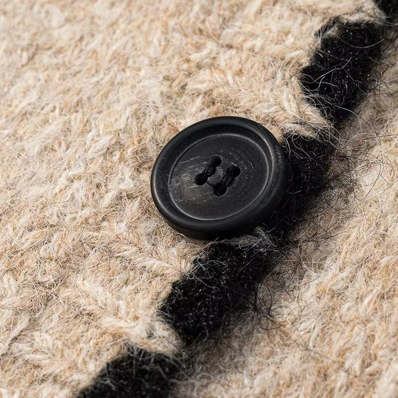 Kvinnors cardigan med fickor och kontrasterande detaljer Mirla-Eva Jonsson
