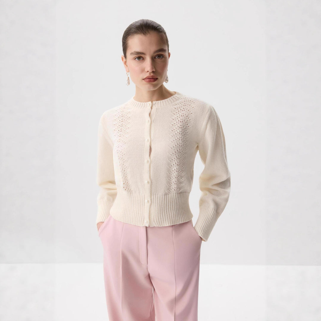 Kvinnors cardigan med fint spetsmönster och eleganta knappar Mirla-Eva Jonsson