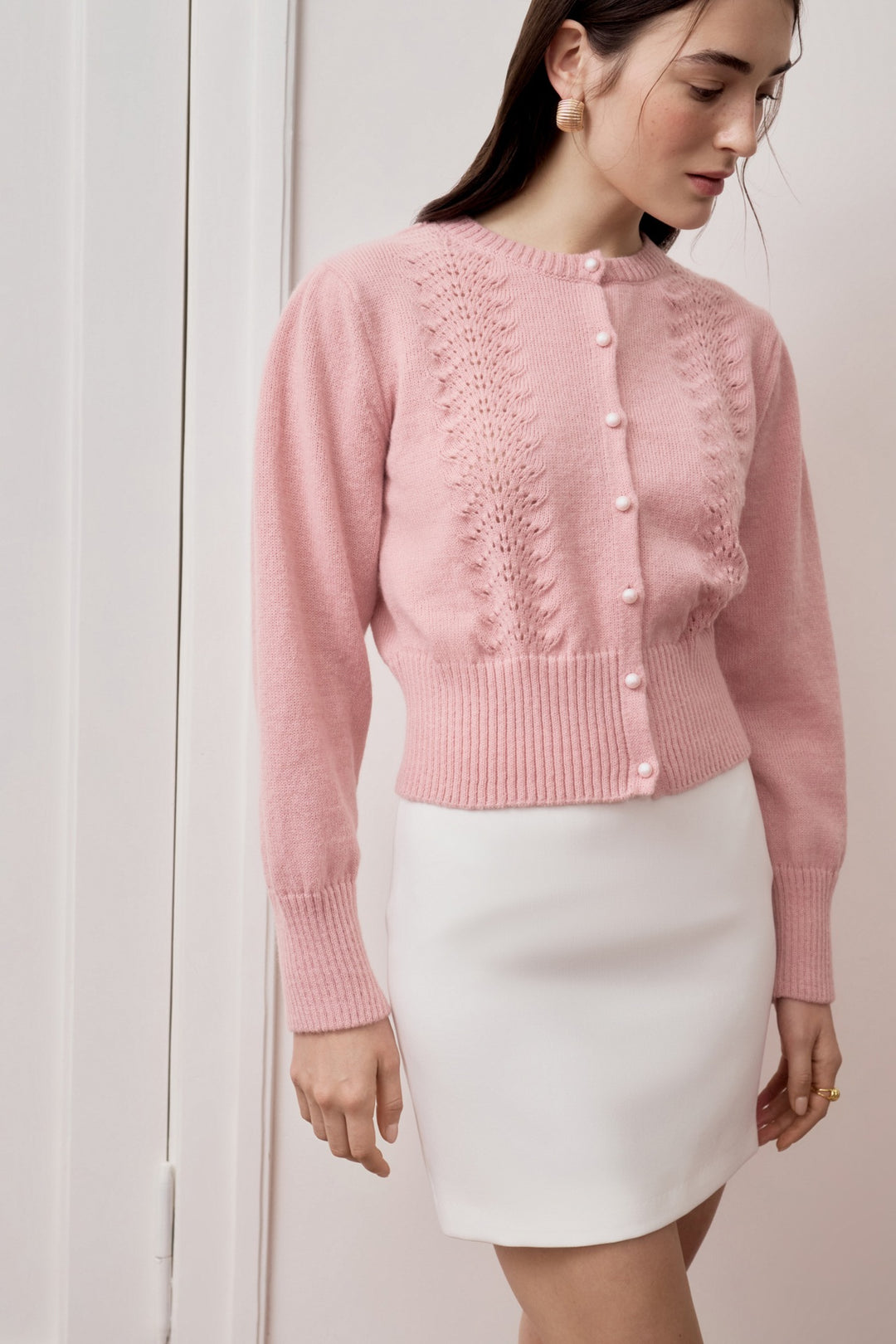 Kvinnors cardigan med fint spetsmönster och eleganta knappar Mirla-Eva Jonsson