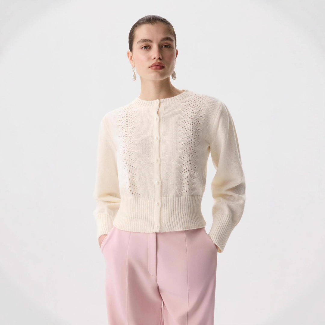 Kvinnors cardigan med fint spetsmönster och eleganta knappar Mirla-Eva Jonsson