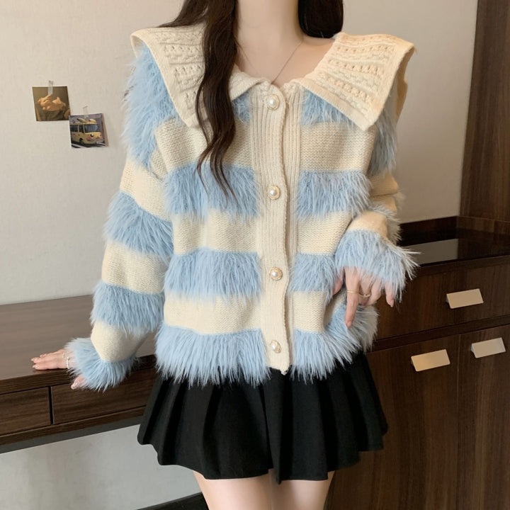 Kvinnors cardigan med flätad krage och faux fur-applikationer Mirla-Eva Jonsson