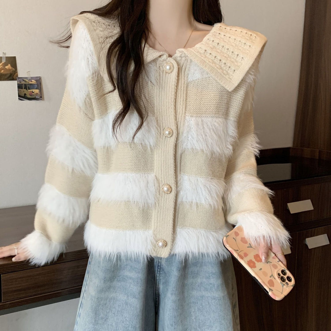 Kvinnors cardigan med flätad krage och faux fur-applikationer Mirla-Eva Jonsson