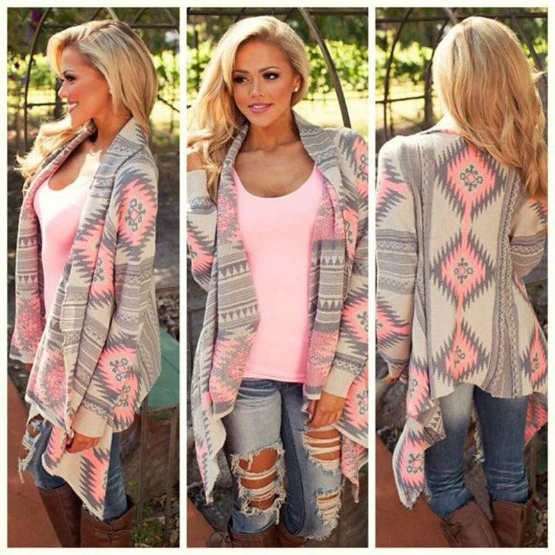 Kvinnors cardigan med folkloristisk mönster och asymmetrisk fåll Mirla-Eva Jonsson