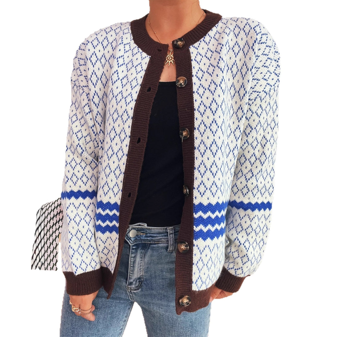 Kvinnors cardigan med geometriskt mönster och eleganta knapputsmyckningar Mirla-Eva Jonsson