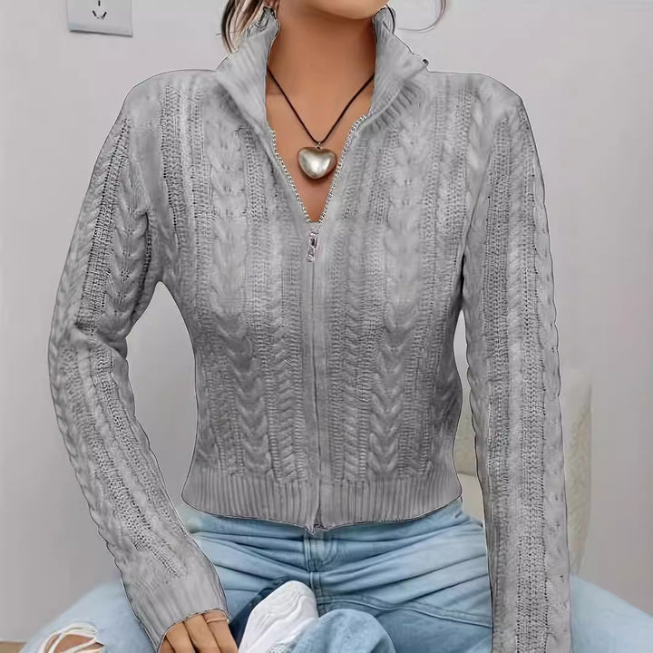 Kvinnors cardigan med hög halsdesign och stilren dragkedja Mirla-Eva Jonsson