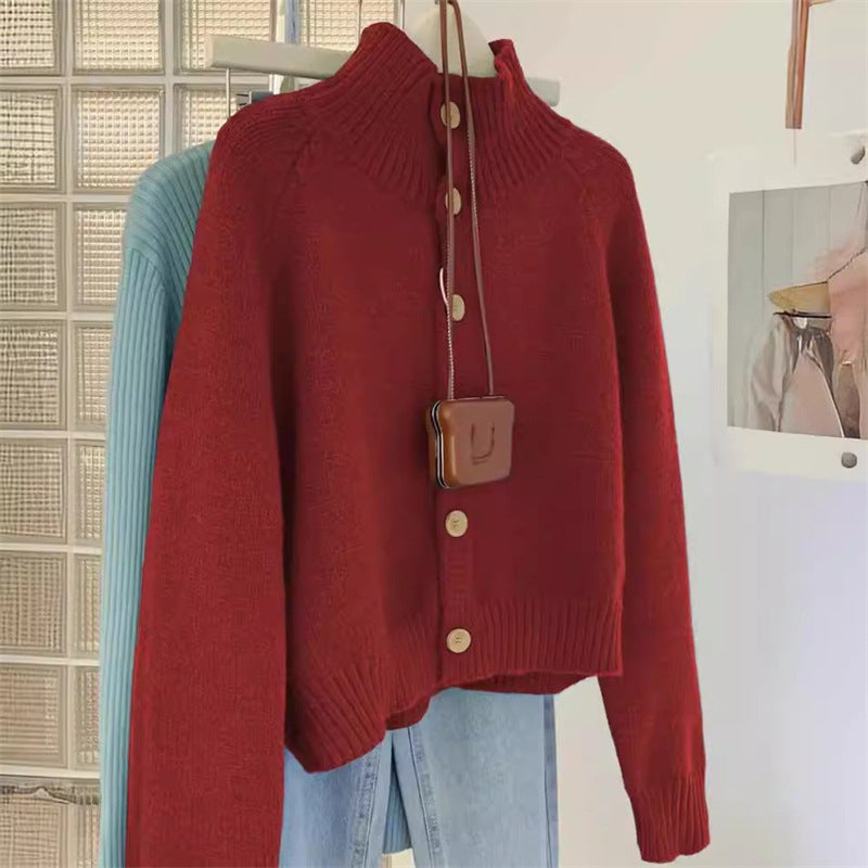 Kvinnors cardigan med hög krage och stora träknappar Mirla-Eva Jonsson