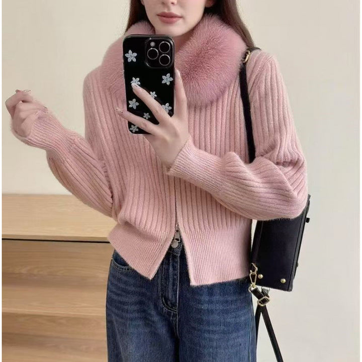 Kvinnors cardigan med högkvalitativt faux fur-krage och elegant ribbad struktur Mirla-Eva Jonsson