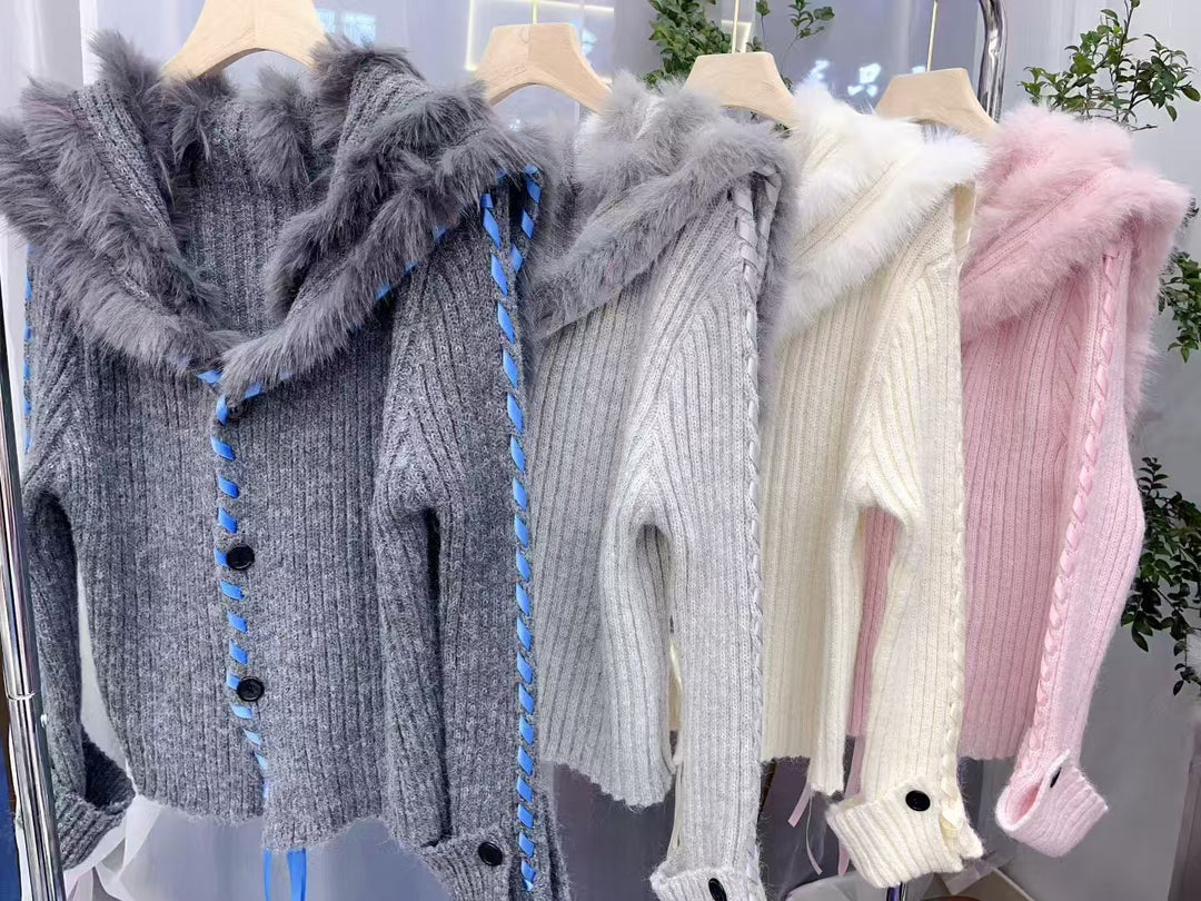 Kvinnors cardigan med huva och dekorativ faux päls Mirla-Eva Jonsson