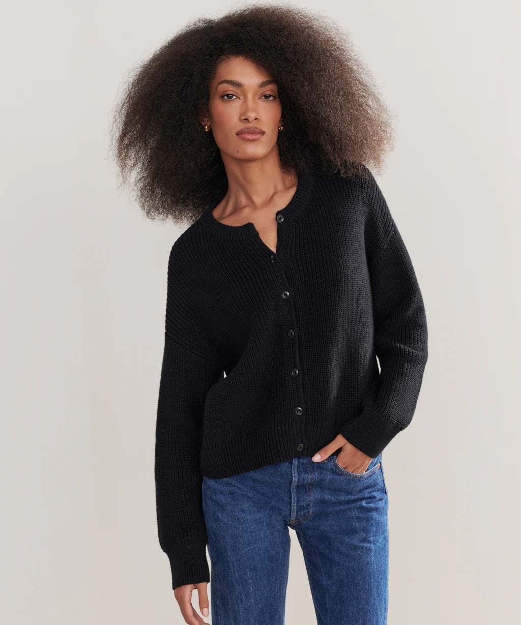 Kvinnors cardigan med knäppning och elegant struktur Mirla-Eva Jonsson