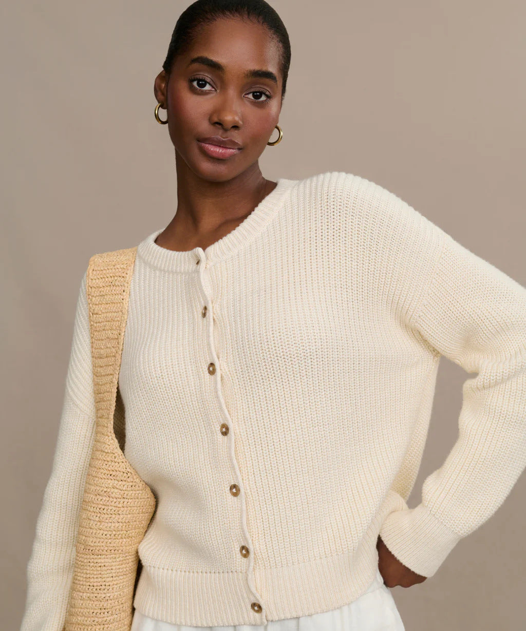 Kvinnors cardigan med knäppning och elegant struktur Mirla-Eva Jonsson