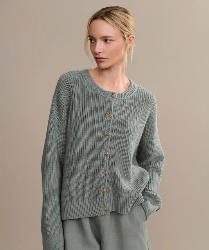 Kvinnors cardigan med knäppning och elegant struktur Mirla-Eva Jonsson