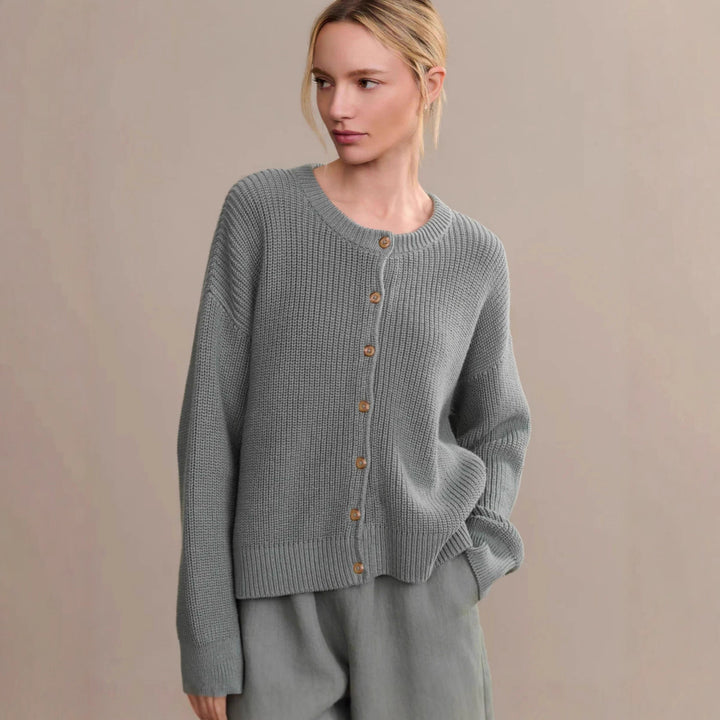 Kvinnors cardigan med knäppning och elegant struktur Mirla-Eva Jonsson