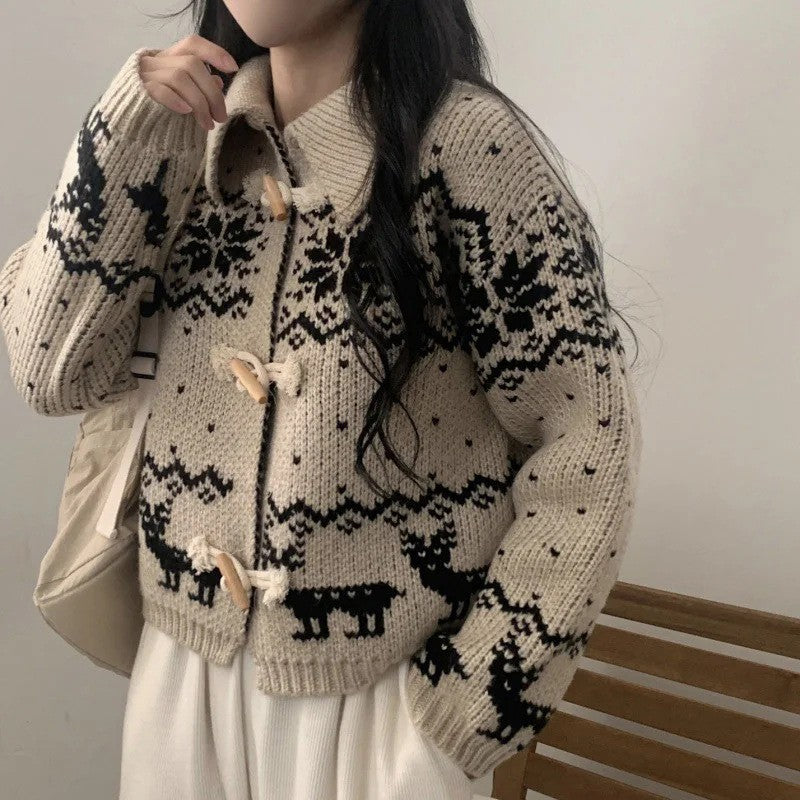 Kvinnors cardigan med kreativt djurmotiv och högkvalitativa träknappar Mirla-Eva Jonsson