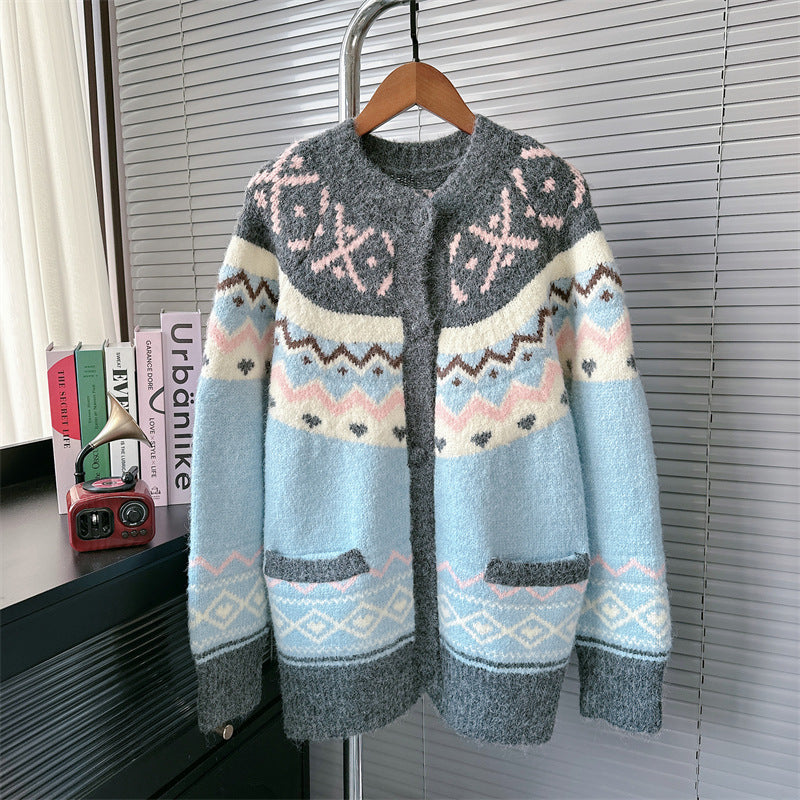 Kvinnors cardigan med lekfullt etniskt mönster och fickor Mirla-Eva Jonsson