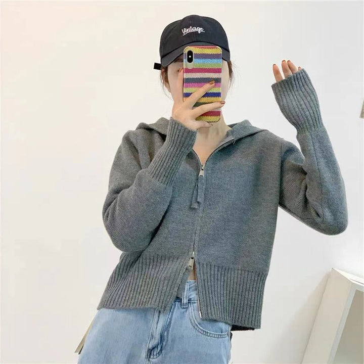 Kvinnors cardigan med modern huva och dragkedja Mirla-Eva Jonsson