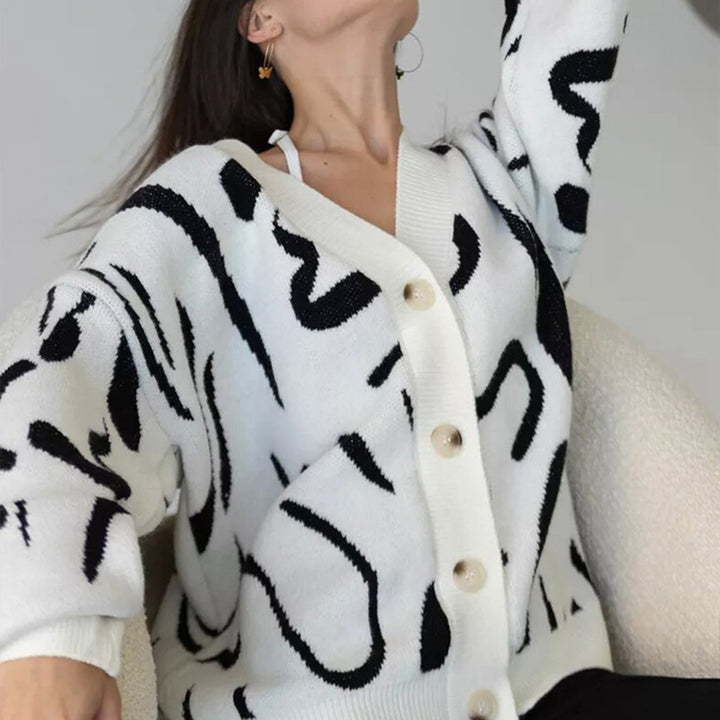 Kvinnors cardigan med modern mönster och eleganta knappar-Eva Jonsson