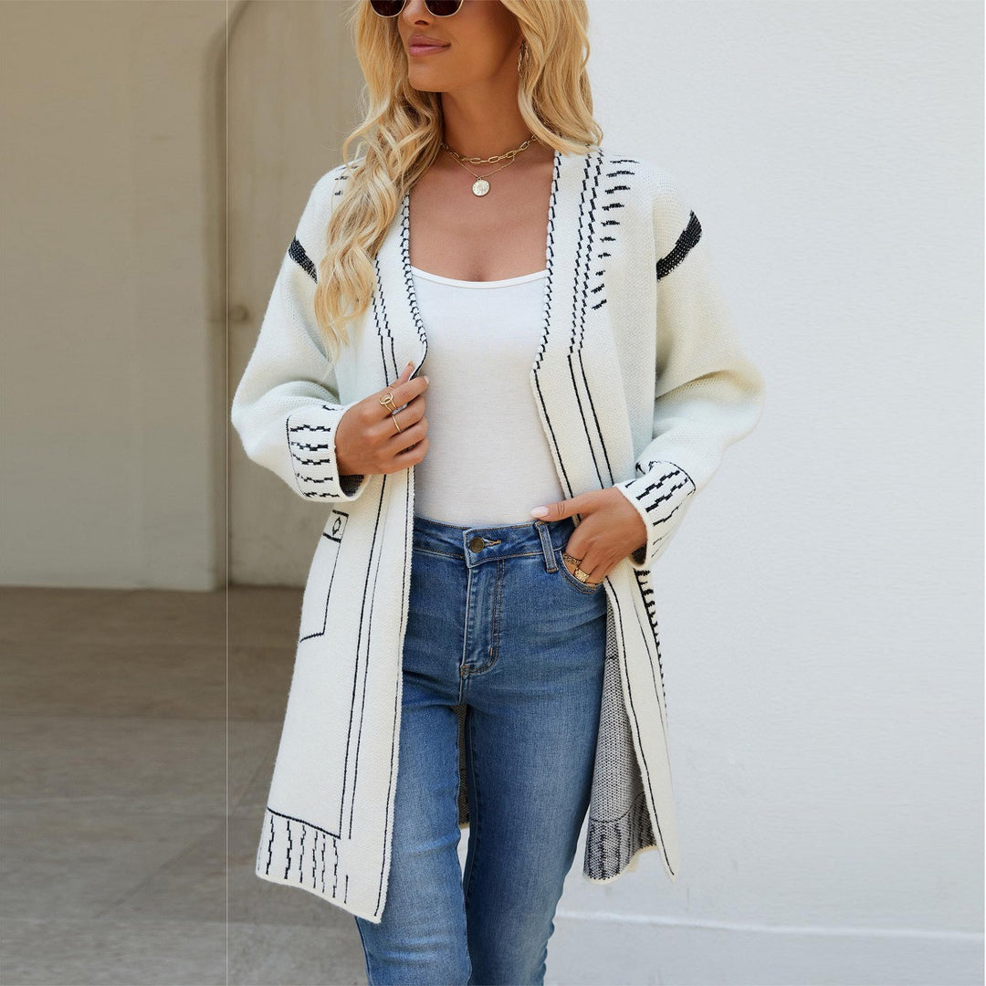 Kvinnors cardigan med modernt mönster och elegant V-hals Mirla-Eva Jonsson