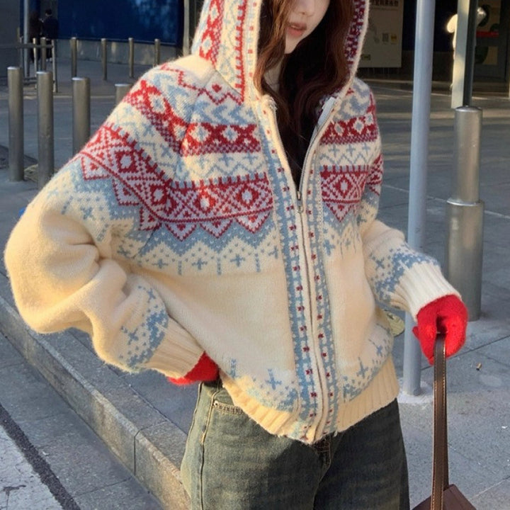 Kvinnors cardigan med nordiskt mönster och djup V-hals Mirla-Eva Jonsson