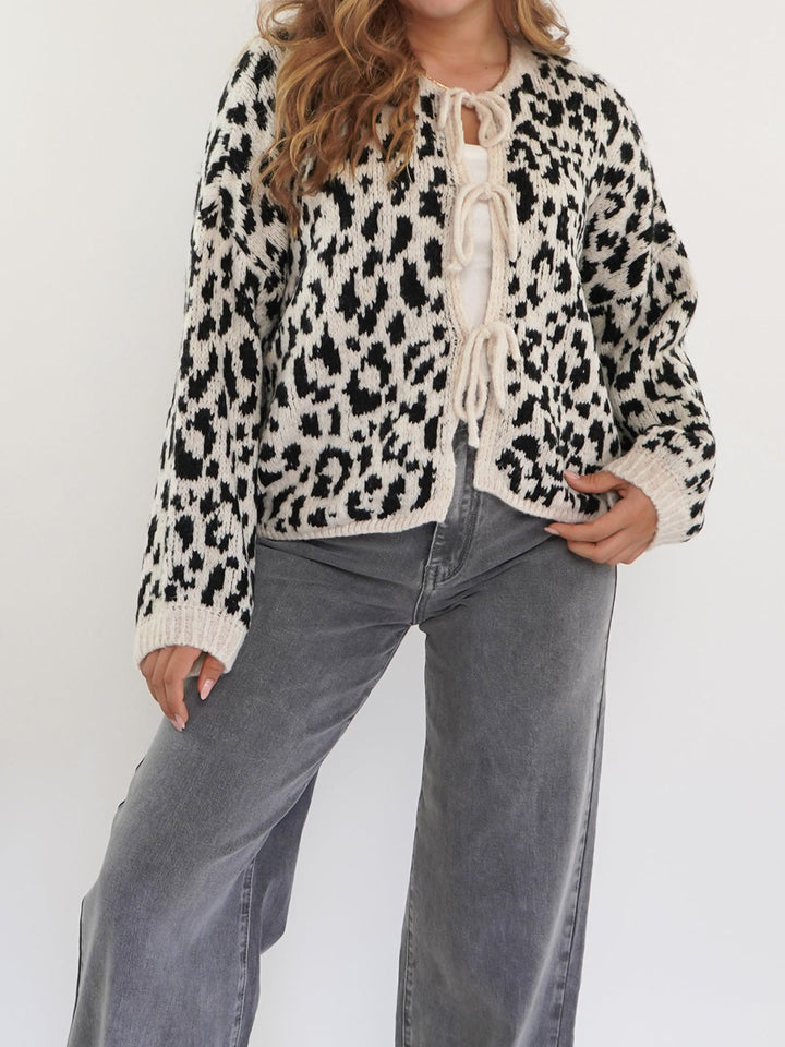 Kvinnors cardigan med slående djurmönster och eleganta knyt detaljer Mirla-Eva Jonsson
