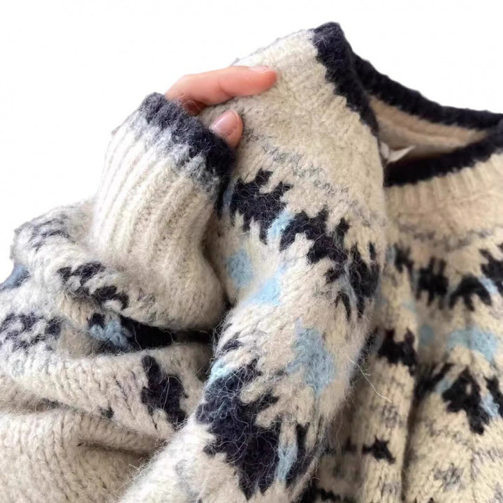 Kvinnors cardigan med traditionellt norskt mönster och högkvalitativa knappar Mirla-Eva Jonsson