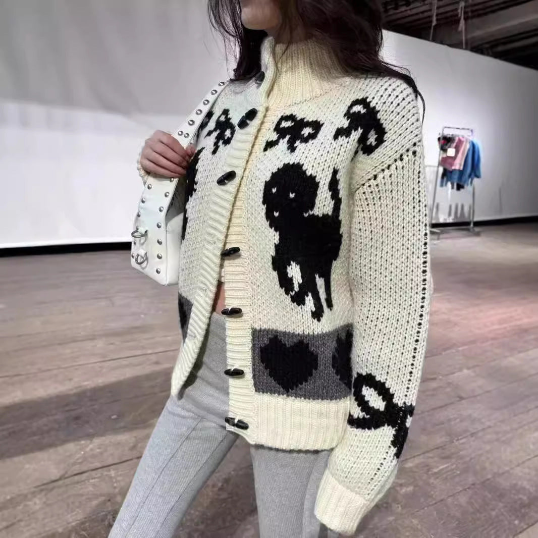 Kvinnors cardigan med trendiga djurmotiv och hög krage Mirla-Eva Jonsson