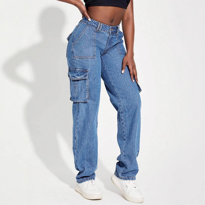 Kvinnors cargo jeans med elastiskt midjeband och innovativ design-Eva Jonsson