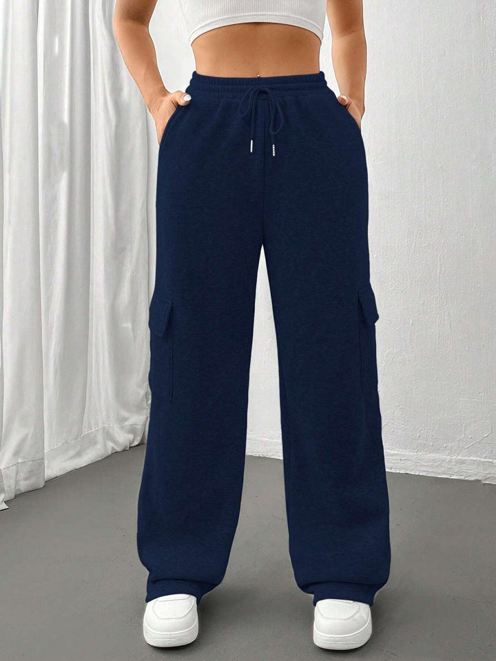 Kvinnors cargo-stil fritidsbyxor med elastisk midja och praktiska sidofickor Mirla-Eva Jonsson