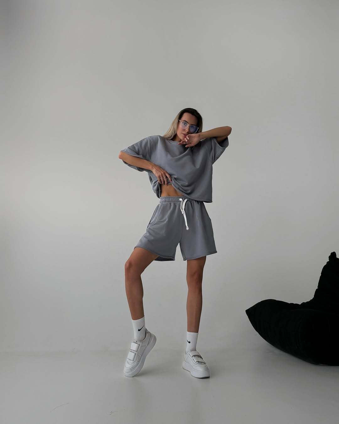 Kvinnors casual topp och shorts set med knappdetaljer Mirla-Eva Jonsson