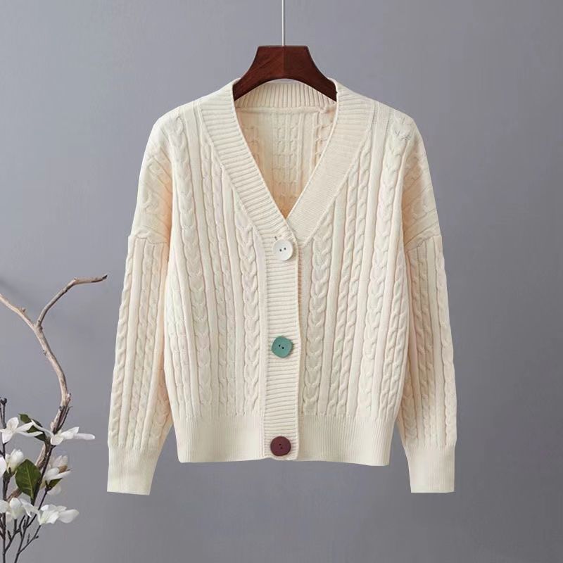 Kvinnors chunky stickad cardigan med V-hals och dekorativa knappar Mirla-Eva Jonsson