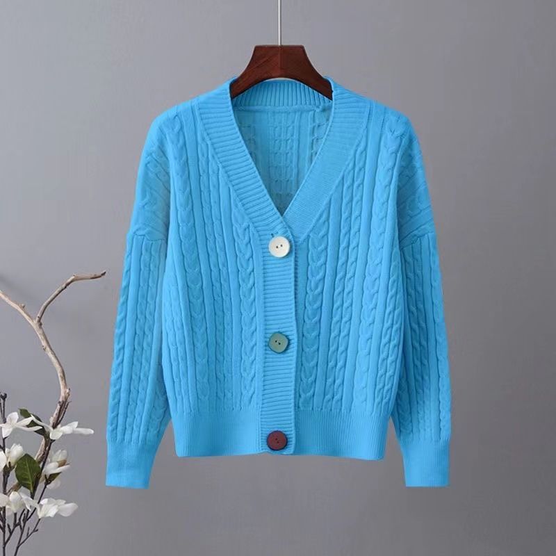 Kvinnors chunky stickad cardigan med V-hals och dekorativa knappar Mirla-Eva Jonsson