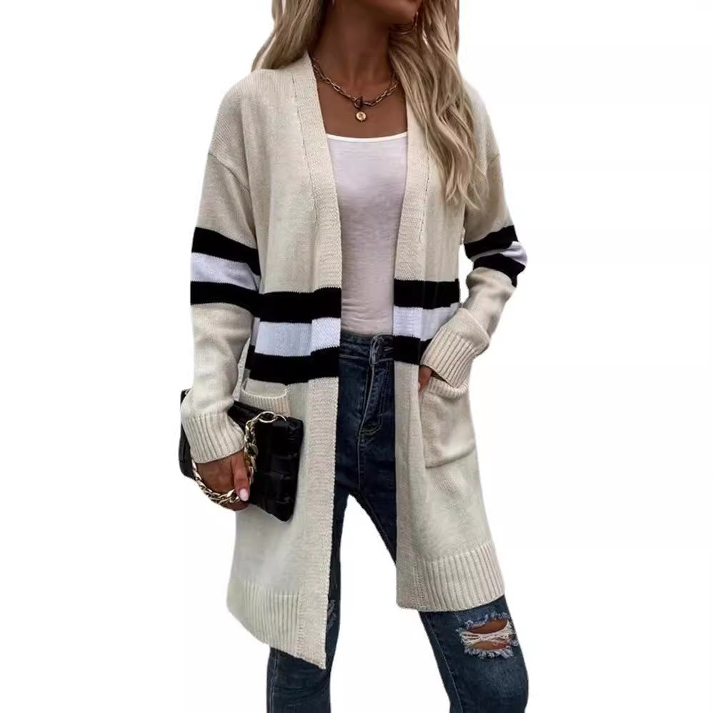 Kvinnors chunky stickad cardigan med avslappnade ränder och djupa fickor Mirla-Eva Jonsson