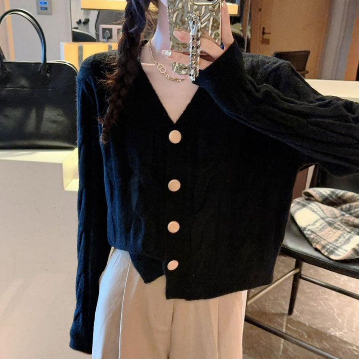 Kvinnors chunky stickad cardigan med dekorativ knapplist och mjukt material Mirla-Eva Jonsson