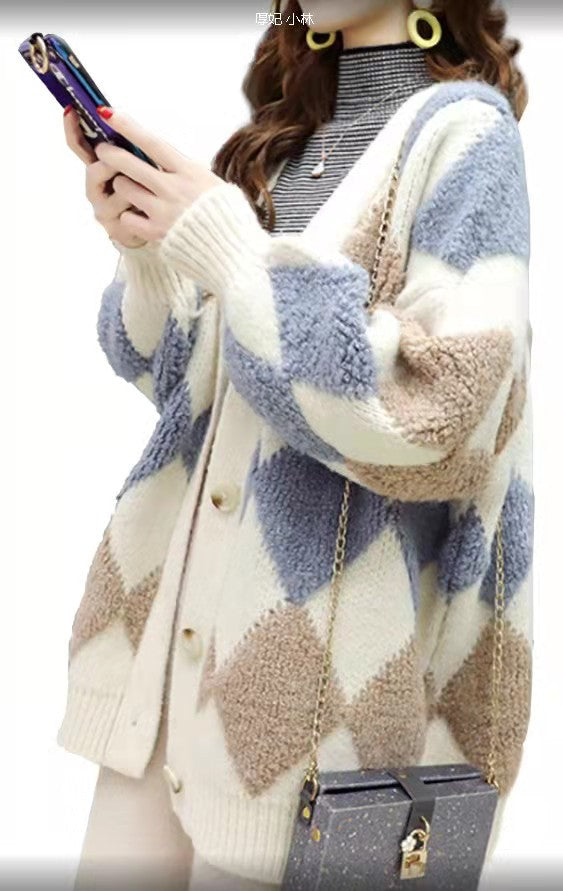 Kvinnors chunky stickad cardigan med dekorativt diamantmönster och bekväm passform Mirla-Eva Jonsson