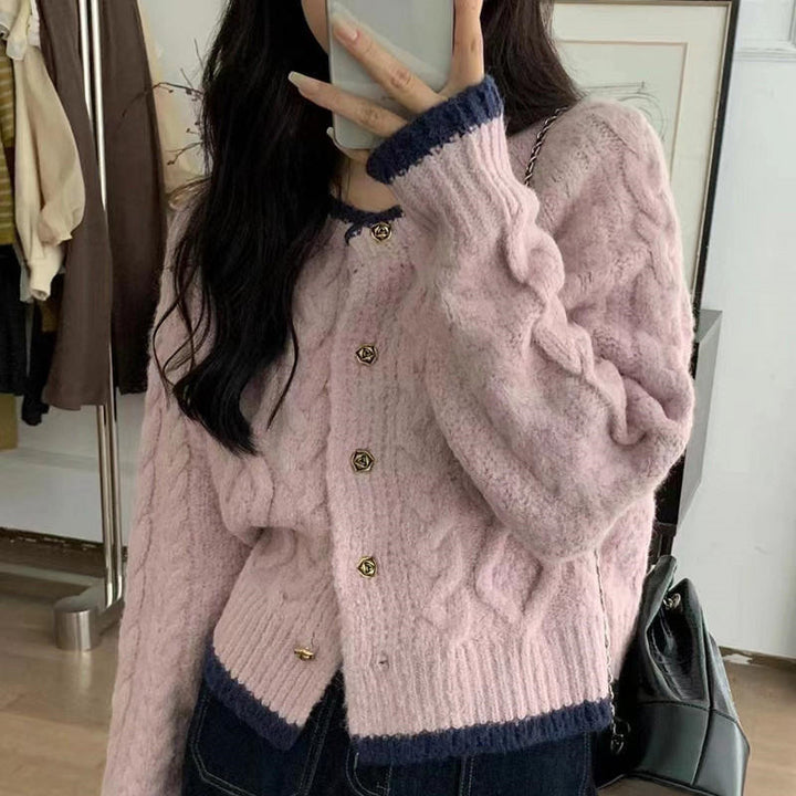Kvinnors chunky stickad cardigan med dekorativt kabelmönster och eleganta knappar Mirla-Eva Jonsson