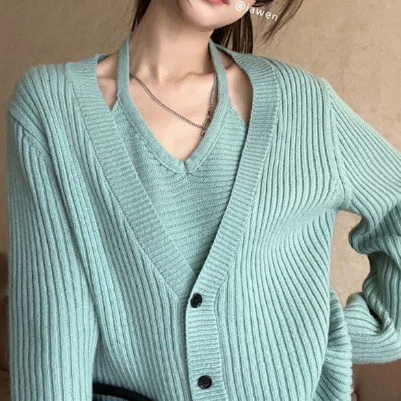 Kvinnors chunky stickad cardigan med en avslappnad passform och djup V-hals Mirla-Eva Jonsson