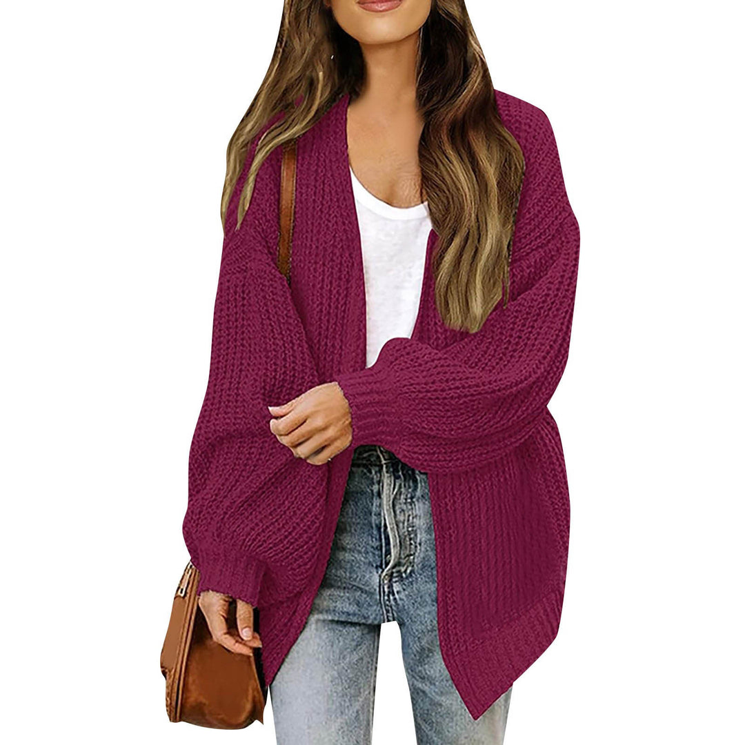 Kvinnors chunky stickad cardigan med en avslappnad passform och sänkta axlar Mirla-Eva Jonsson