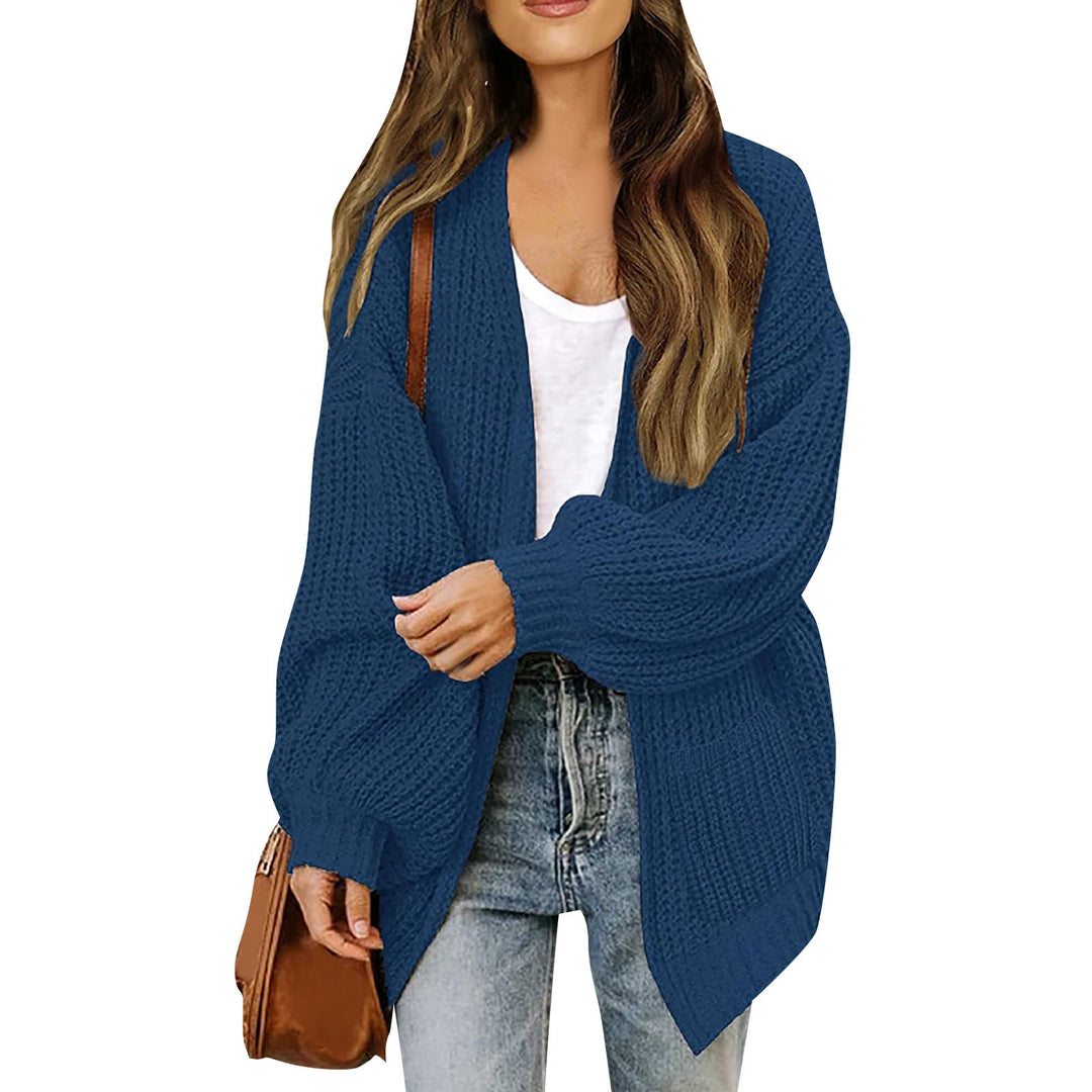 Kvinnors chunky stickad cardigan med en avslappnad passform och sänkta axlar Mirla-Eva Jonsson