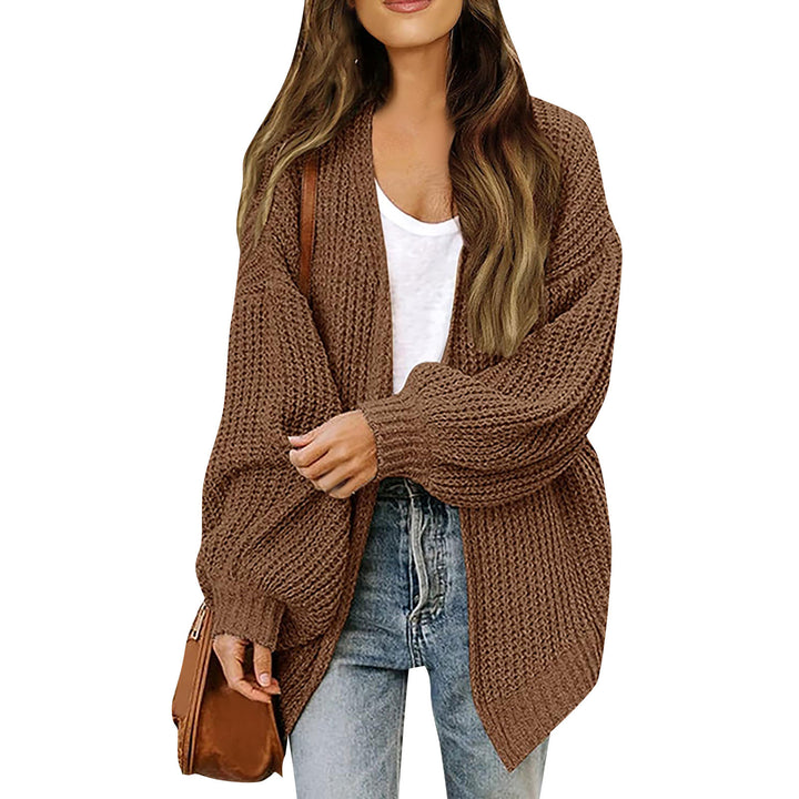 Kvinnors chunky stickad cardigan med en avslappnad passform och sänkta axlar Mirla-Eva Jonsson