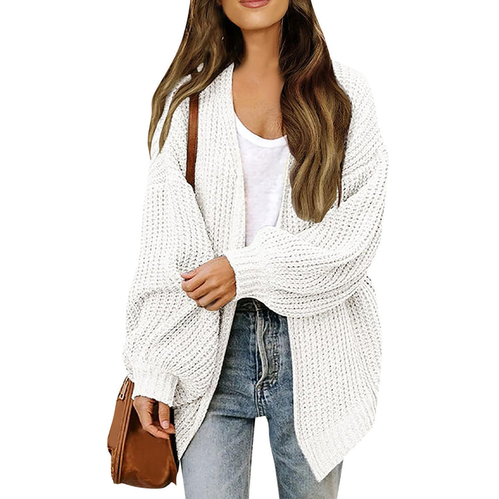 Kvinnors chunky stickad cardigan med en avslappnad passform och sänkta axlar Mirla-Eva Jonsson