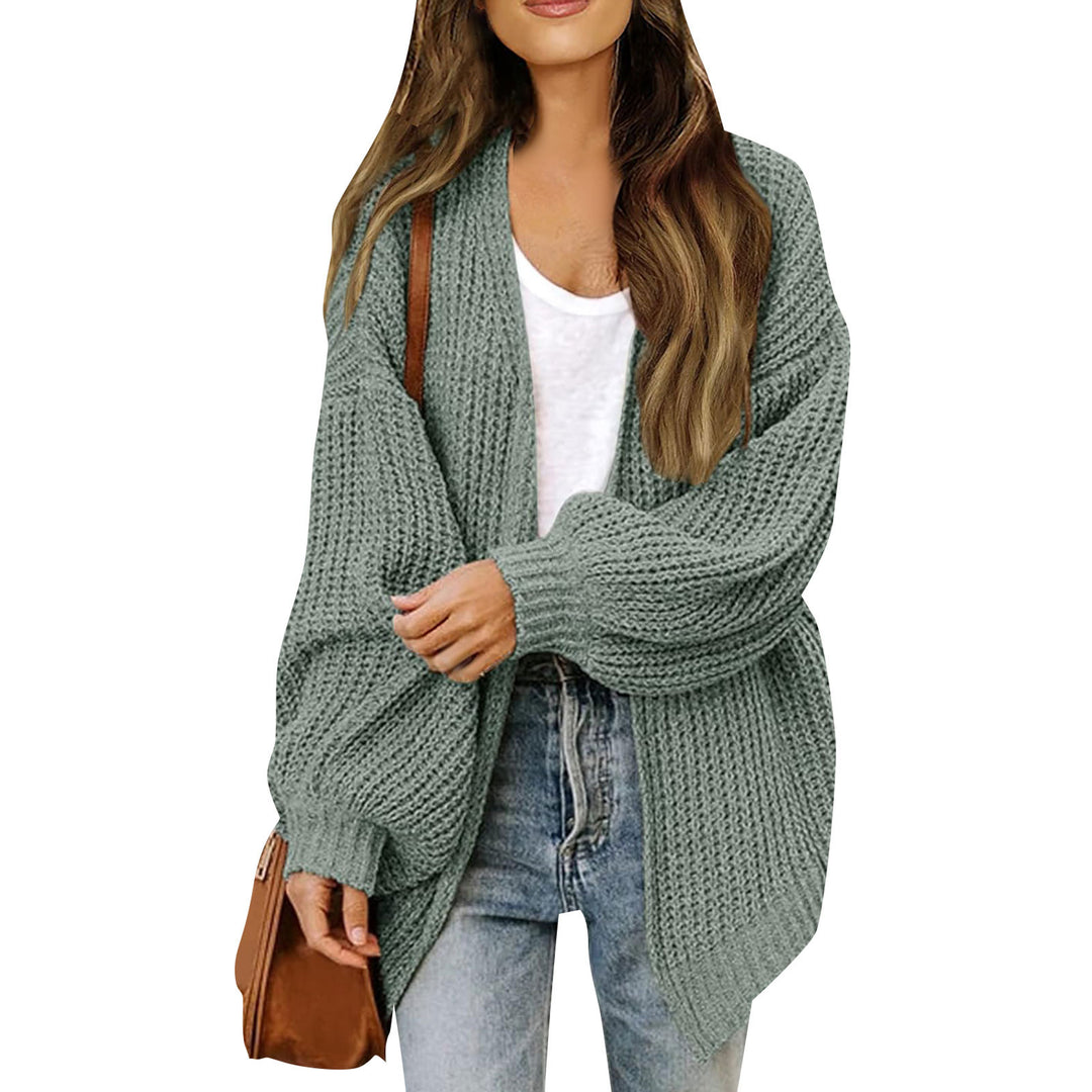 Kvinnors chunky stickad cardigan med en avslappnad passform och sänkta axlar Mirla-Eva Jonsson