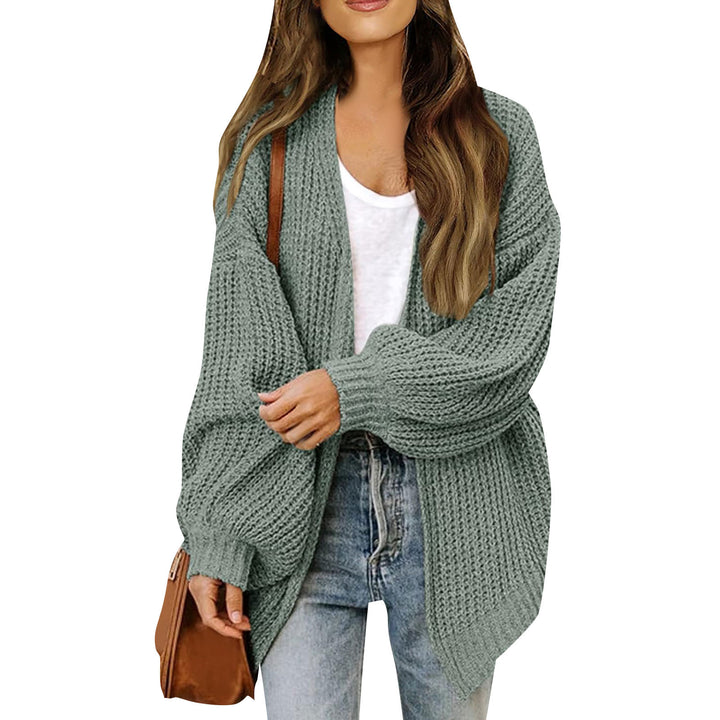Kvinnors chunky stickad cardigan med en avslappnad passform och sänkta axlar Mirla-Eva Jonsson