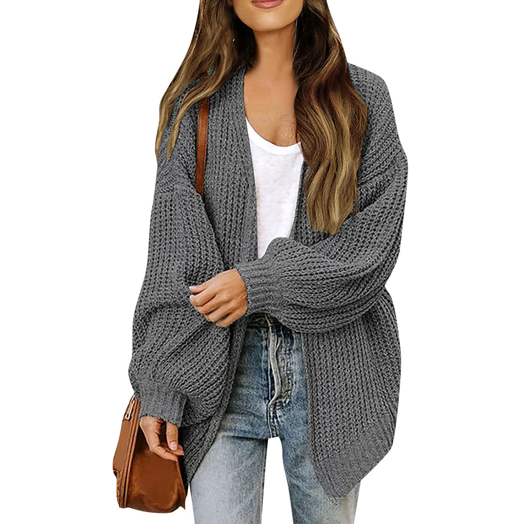 Kvinnors chunky stickad cardigan med en avslappnad passform och sänkta axlar Mirla-Eva Jonsson