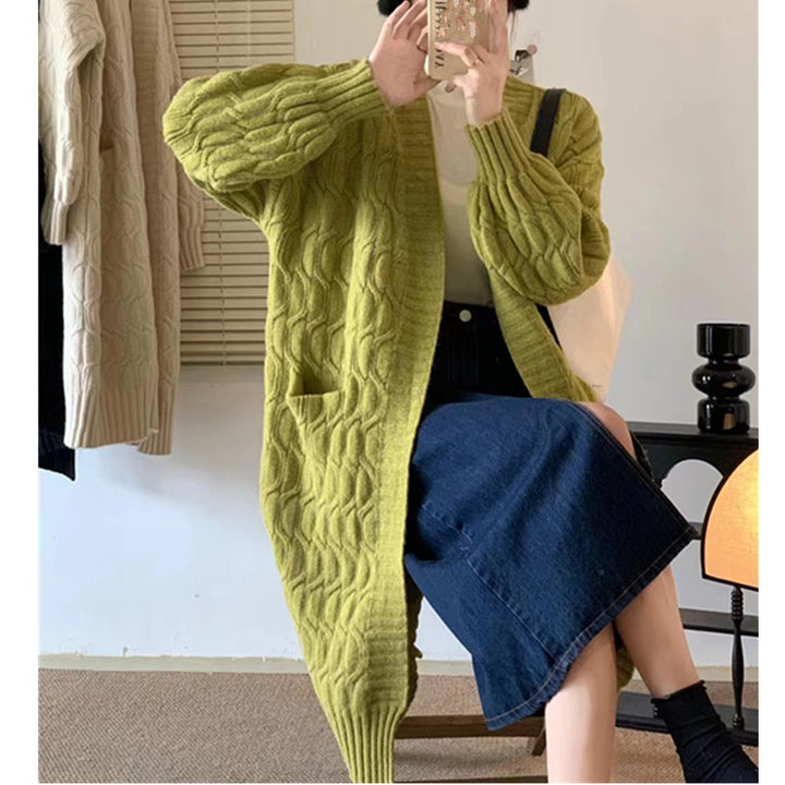 Kvinnors chunky stickad cardigan med fickor och V-hals Mirla-Eva Jonsson