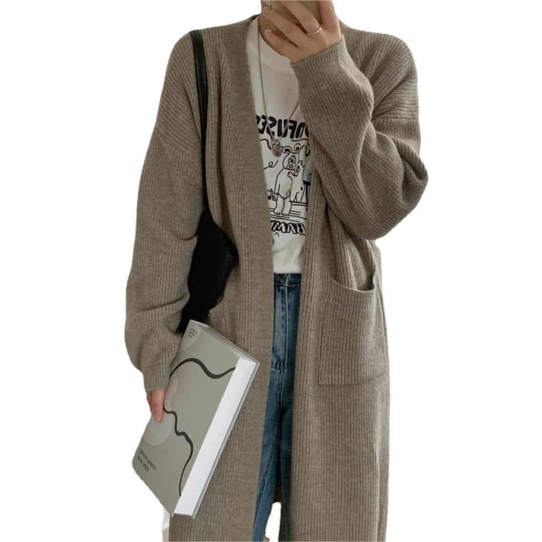 Kvinnors chunky stickad cardigan med fickor och trendig skärning Mirla-Eva Jonsson